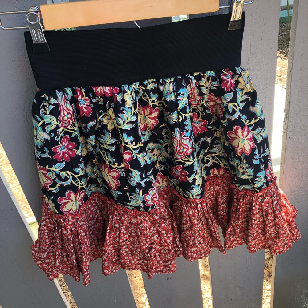 Floral skirt with black waist band 🌸
